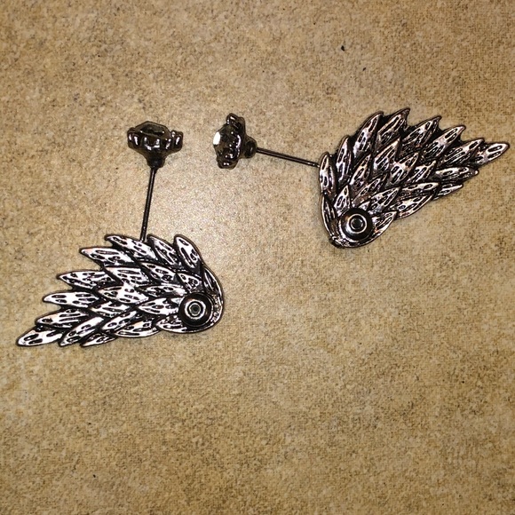 Retro Feather 3-D angel wing Earrings NWT - Picture 4 of 8